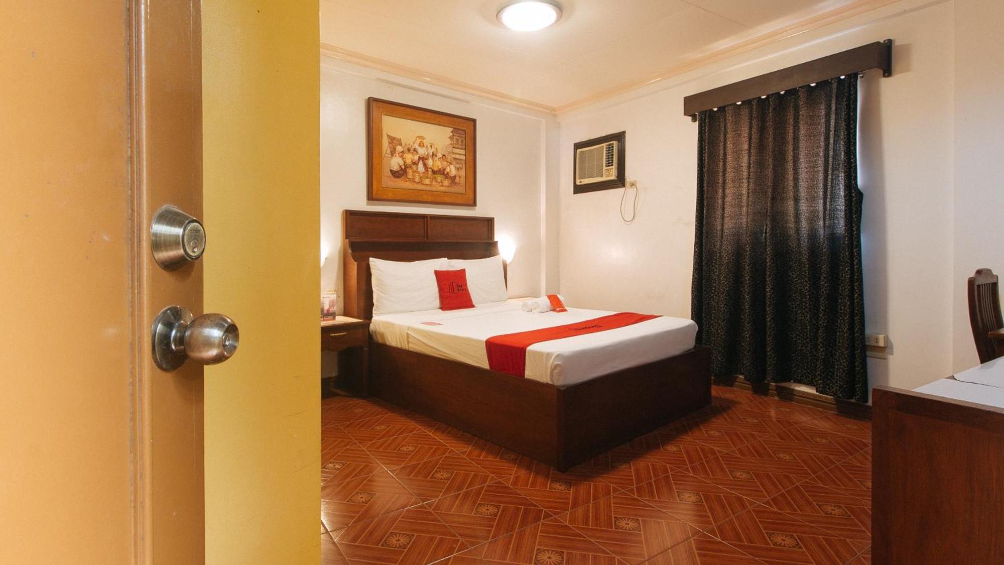 Reddoorz At La Casa Guesthouse Former Reddoorz At Tamarind Street Angeles City Exterior photo