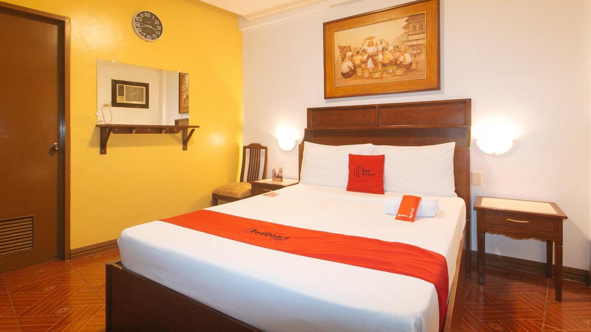 Reddoorz At La Casa Guesthouse Former Reddoorz At Tamarind Street Angeles City Exterior photo