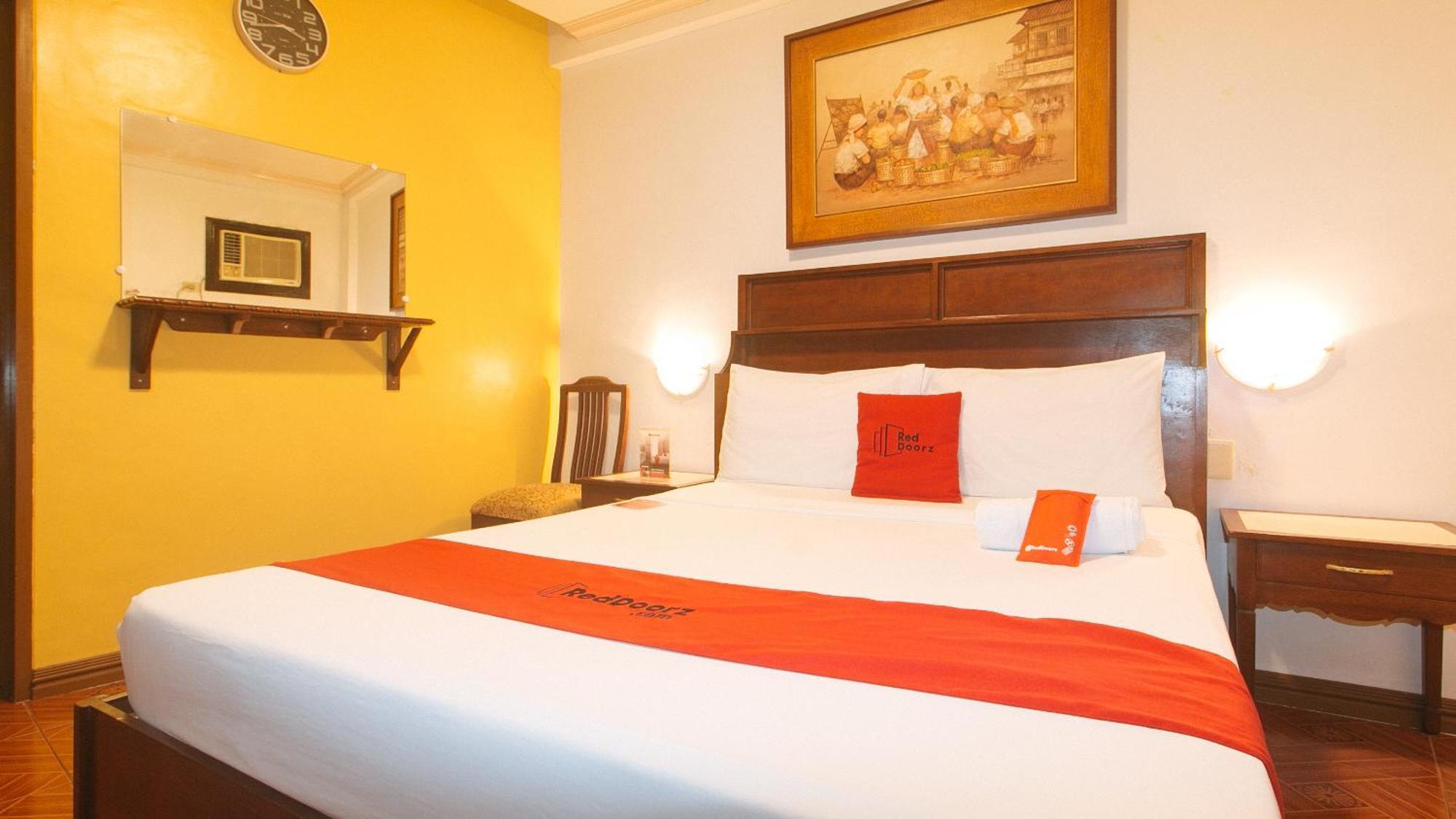 Reddoorz At La Casa Guesthouse Former Reddoorz At Tamarind Street Angeles City Exterior photo