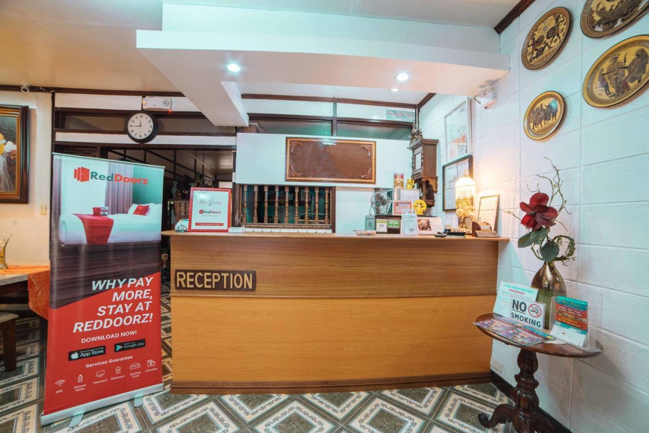 Reddoorz At La Casa Guesthouse Former Reddoorz At Tamarind Street Angeles City Exterior photo