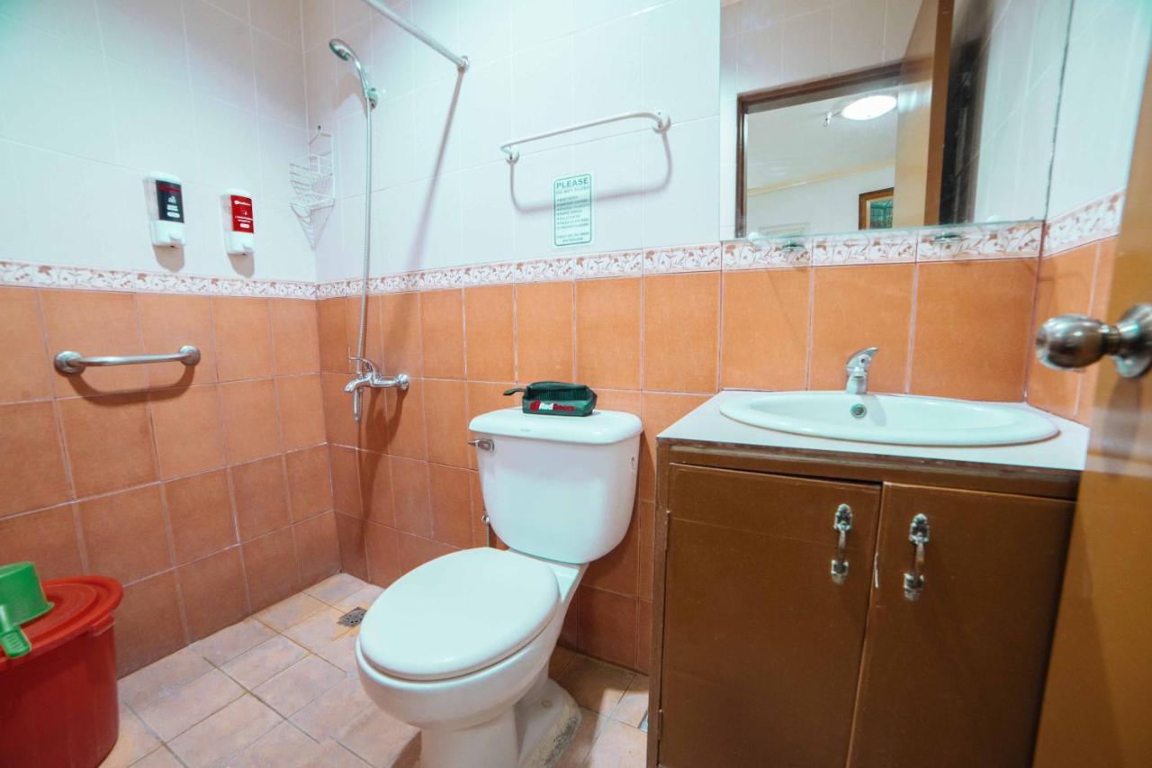 Reddoorz At La Casa Guesthouse Former Reddoorz At Tamarind Street Angeles City Exterior photo